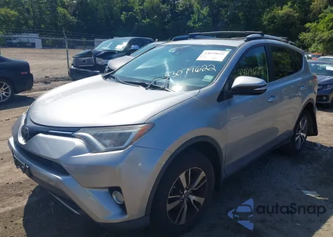 2017 Toyota Rav4 Xle z USA, uszkodzony, nr VIN 2T3RFREV2HW641527